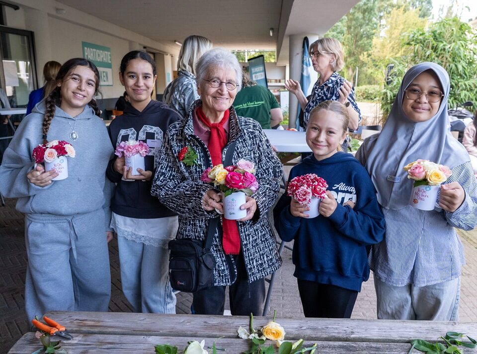 Dutch Flower Foundation ondersteunt Stichting Grootouderdag